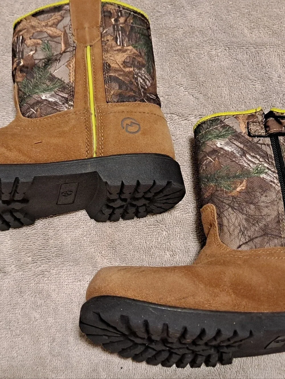 Magellan Youth Camo Boot Sz 2D